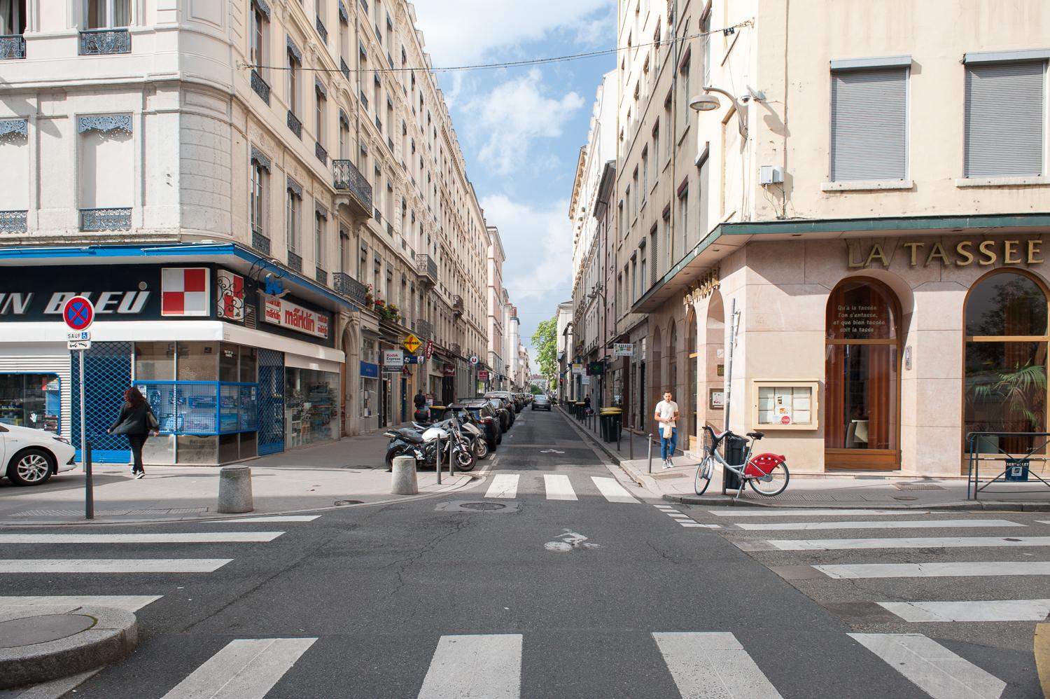 La rue de la Charité à Lyon et ses commerces